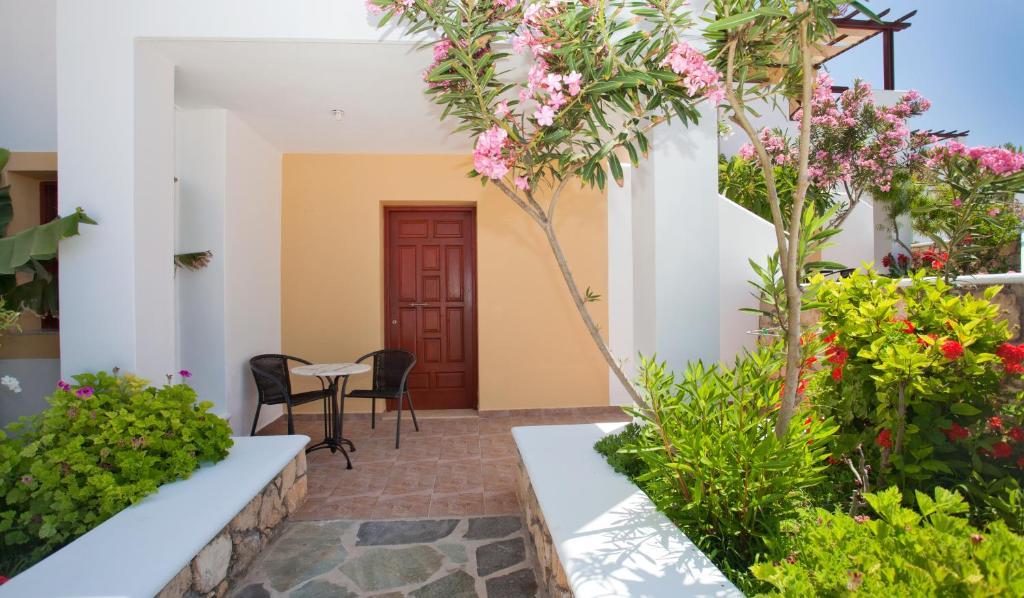 Golden Sun Apartments Arkasa Room photo